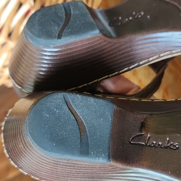 Clarks Wendy River Tiger Low Heel Sandal size 7 Metallic - Picture 10 of 16